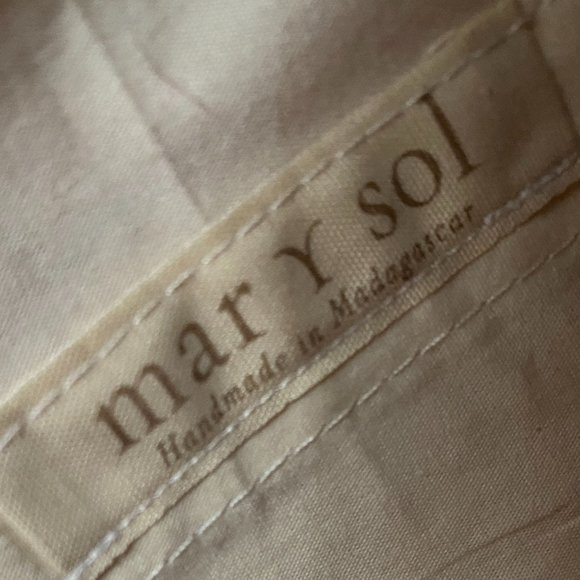 Statement Purse! Handmade in Madagascar! Mar Y Sol - Picture 3 of 9